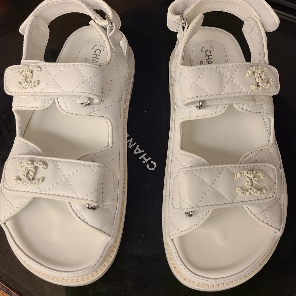 CHANEL LEATHER WHITE SANDALS . SZ 37